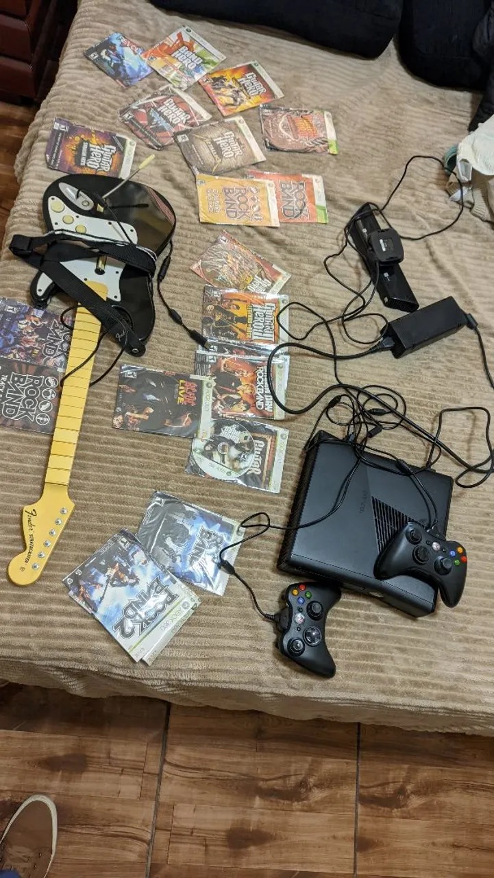 Xbox 360 com Guitar Hero e Jogos