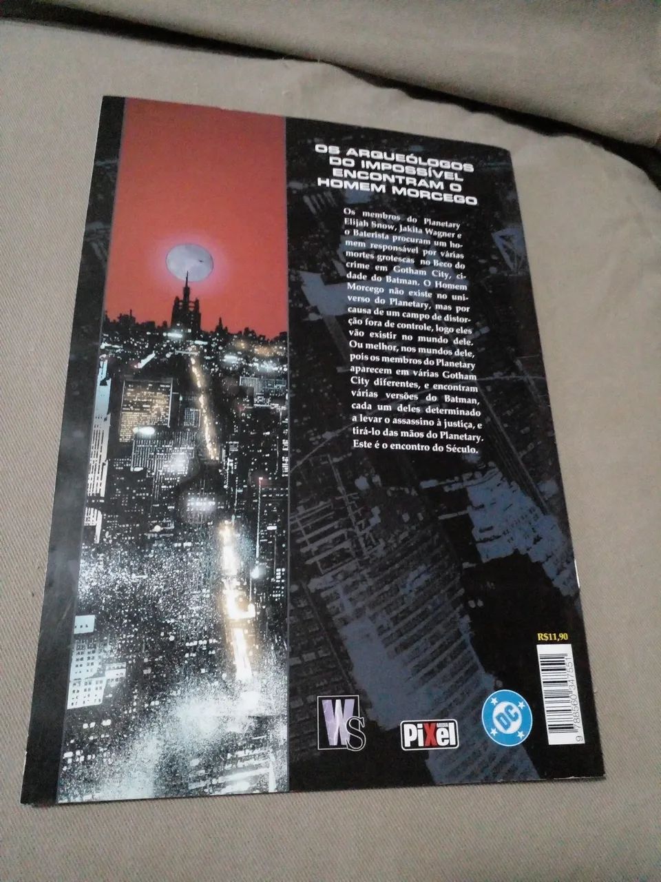 Planetary Batman - Noite na Terra - Foto 2