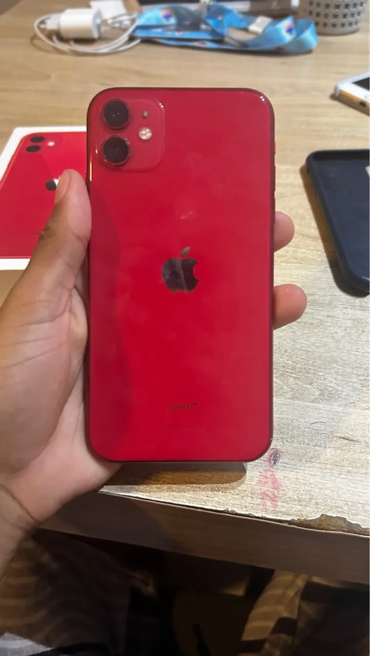 Vende-se iPhone 11 todo original, bem conservado