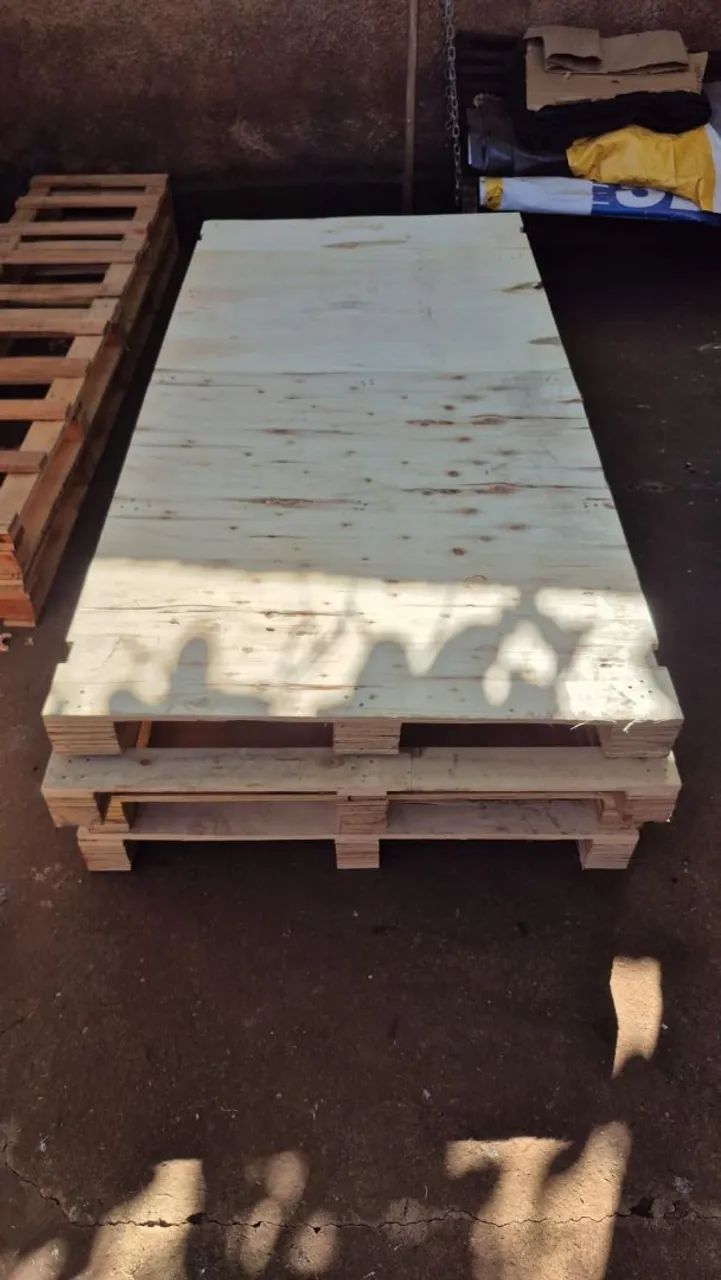 Pallets seminovos, medida 2.30 por 1.50, valor 35.00 reais cada.  - Foto 3