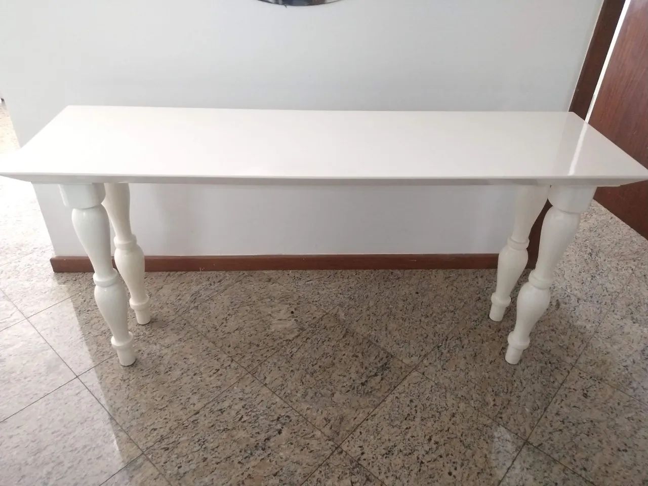 Aparador  branco de madeira laqueado