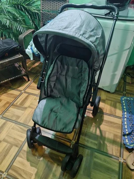 Vendo carrinho de bebê- Galzerano cinza. - Foto 2