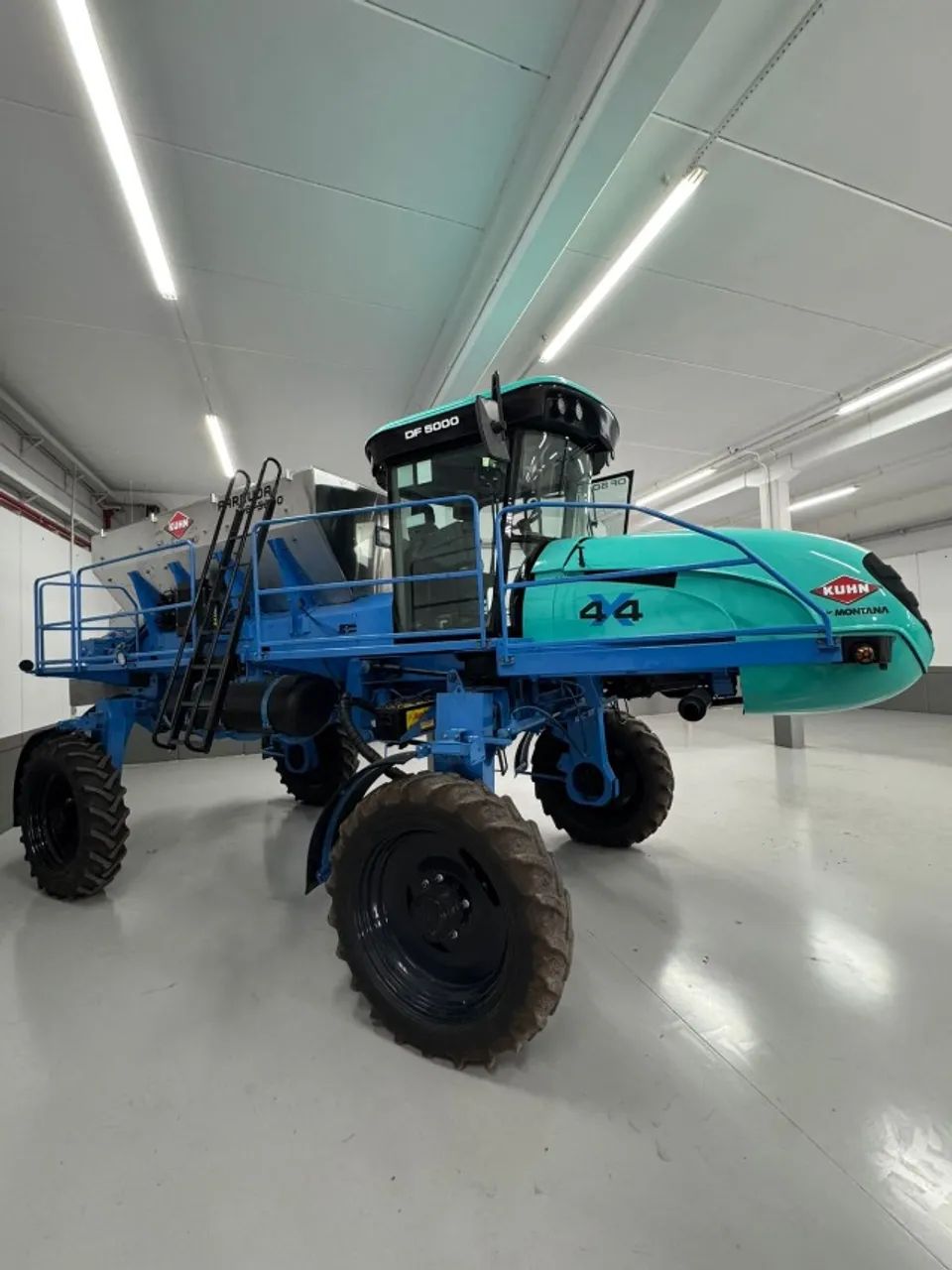 DISTRIBUIDOR AUTOPROPELIDO