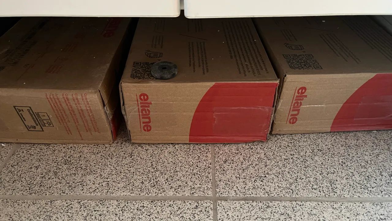 Vendo 3 caixas fechadas de Revestimento Eliane Metro White Acetinado 10x20cm - Foto 2