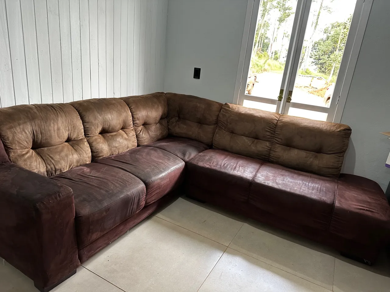 Sofá de Canto em Suede Bege e Marrom