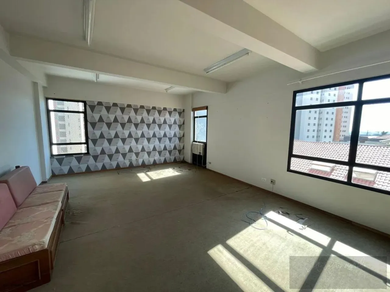 Sala Comercial para Venda em Marília, 1 banheiro, 1 vaga