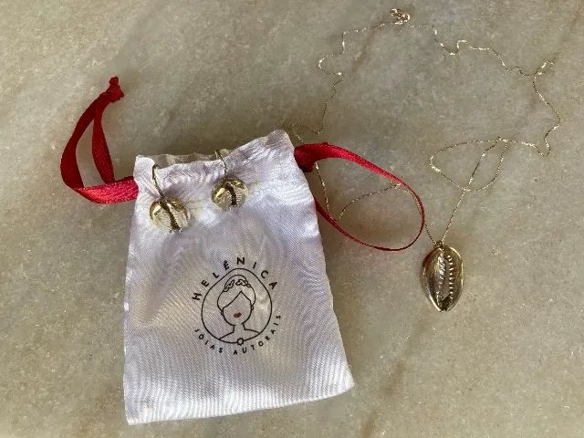 Conjunto de prata  com brincos e colar com pingente de búzio. - Foto 3