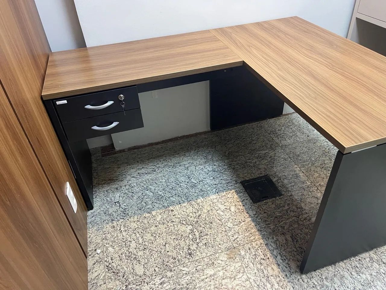 MESA COM GAVETAS COM MALAGA NOVA DE FÁBRICA  - Foto 5