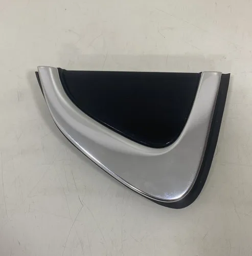 Moldura Traseira Lado Esquerdo Gm Cruze 2017 Hatch 13466274