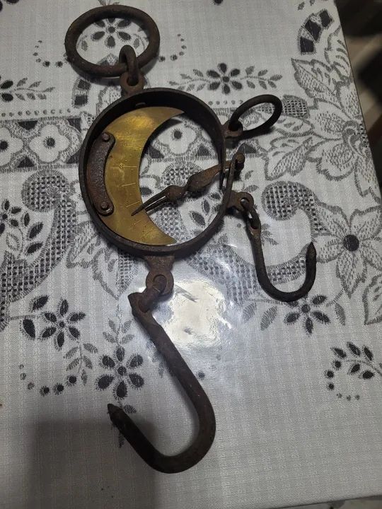 Balança de gancho ou meia lua  antiga: - Foto 4