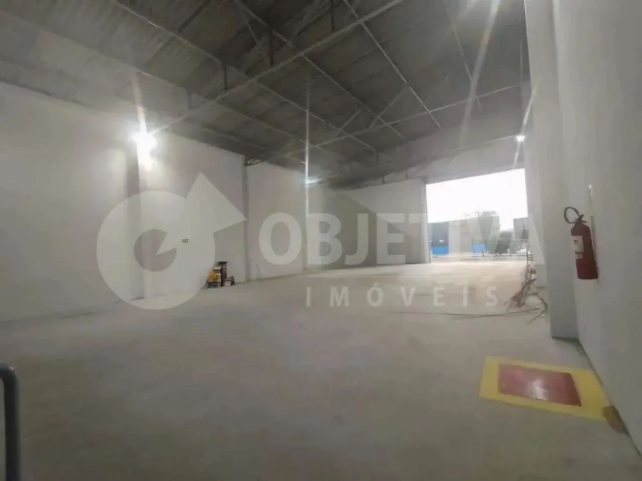 Excelente galpão comercial novo em estilo loja com bela fachada no bairro Shopping Park di - Foto 2