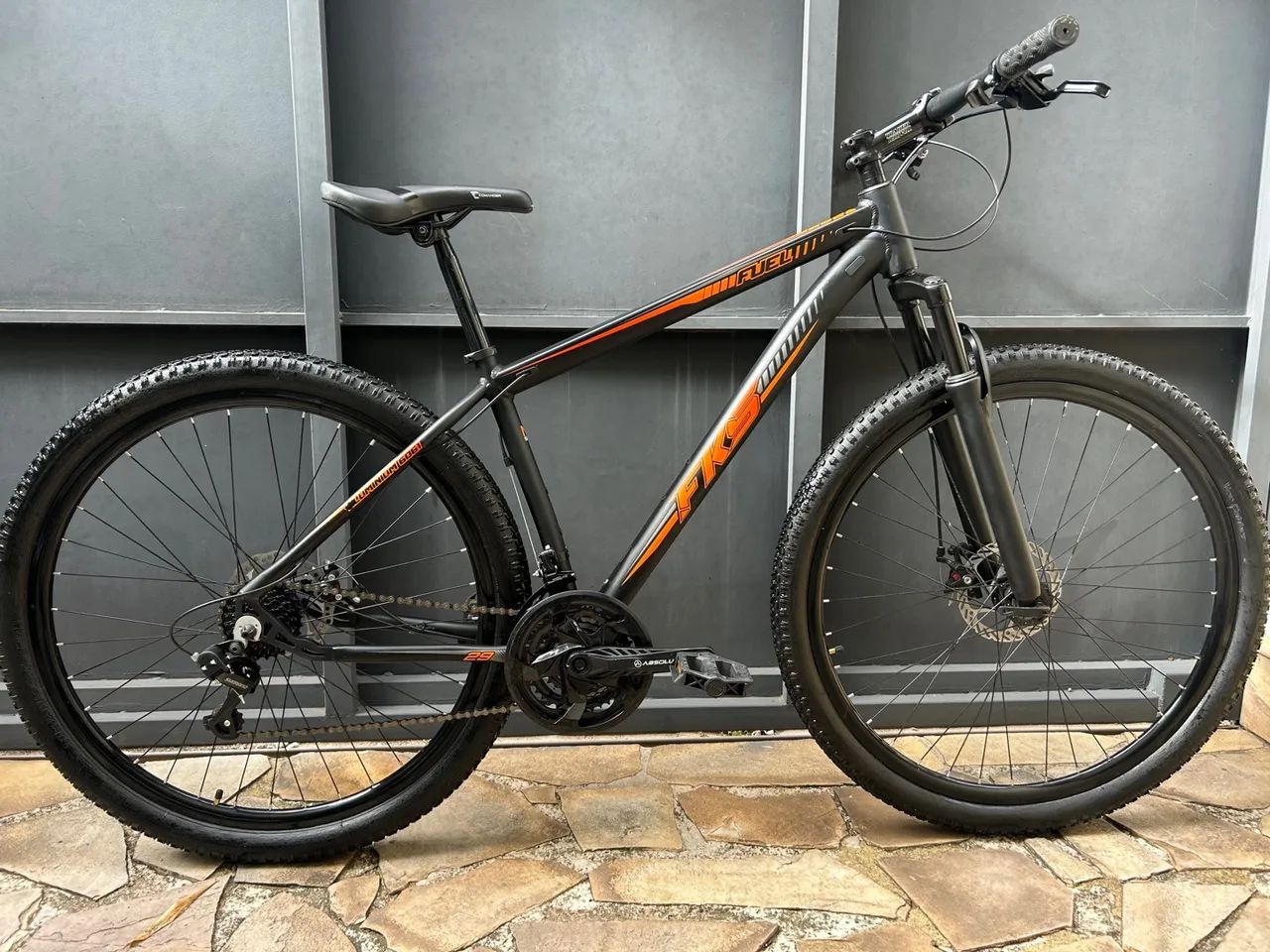 BICICLETA MTB ARO 29? FKS TAMANHO 17? TRANSMISSÃO SHIMANO 21v  NOVA SEM USO R$ 1100,00