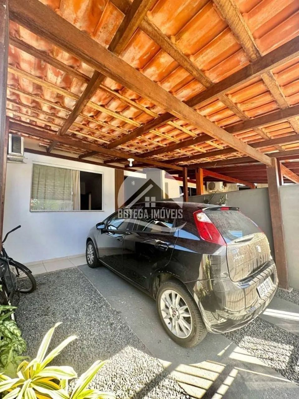 Geminado plano c/ suíte - Bairro Espinheiros