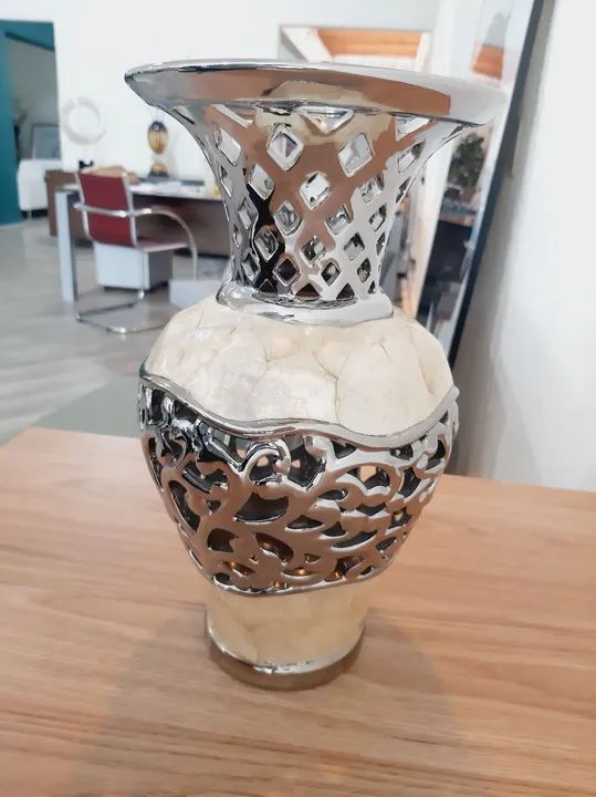 Vaso Decorativo de Cerâmica com Detalhes em Prata - Foto 4