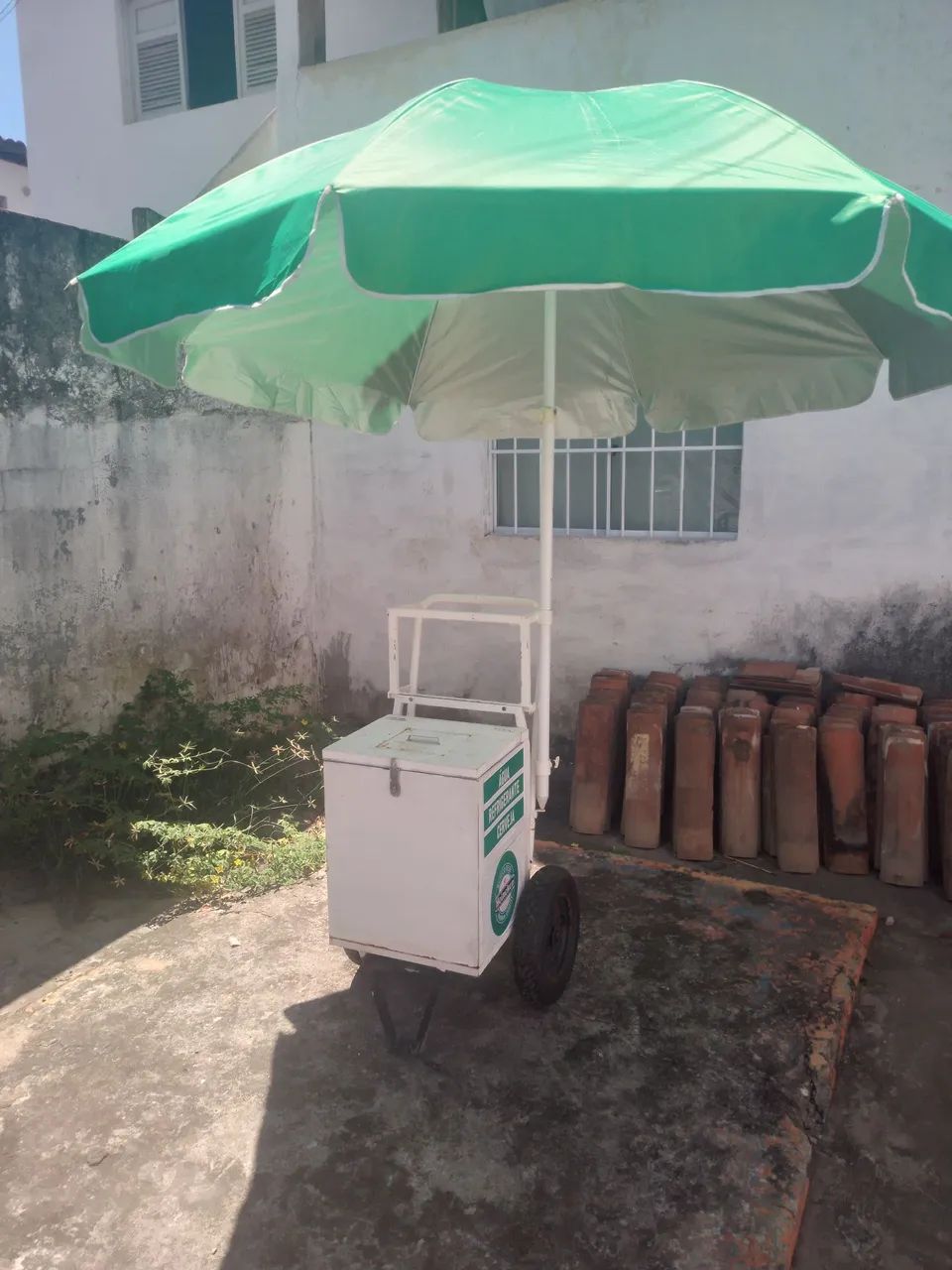 Carrinho de venda com caixa térmica e guarda-sol - Foto 2