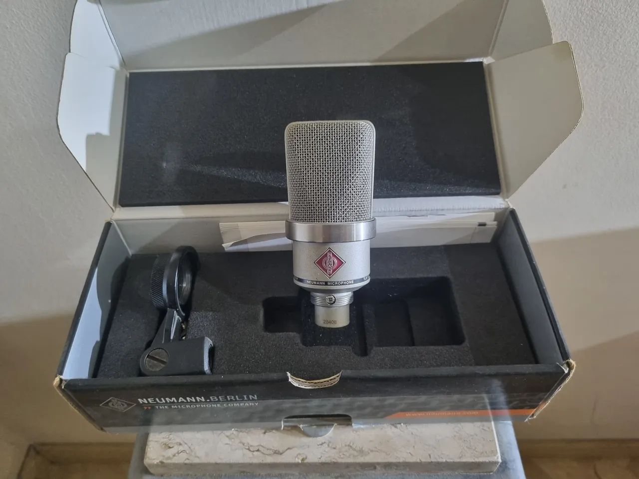 Microfone Neuman TLM 102 (E.U.A)