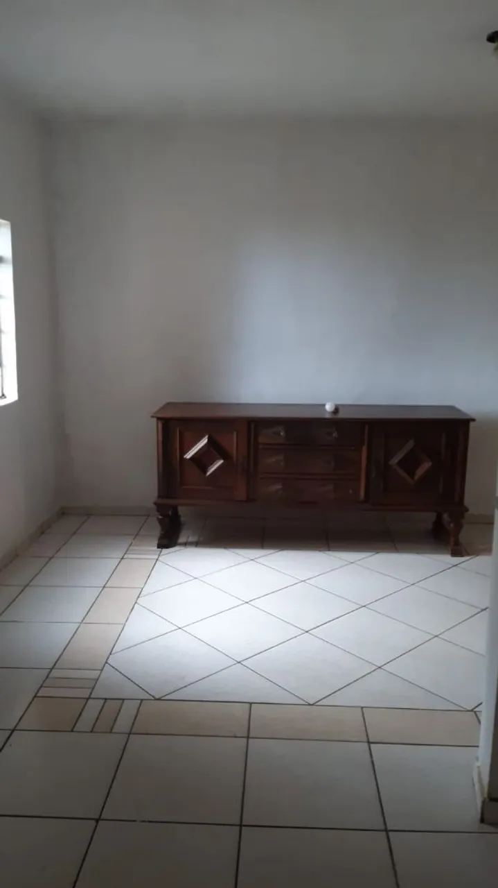 Oportunidade!<br>OPORUNIDADE! Casa com 3 quartos, 2 banheiros e 1 vaga para venda ou locação.
