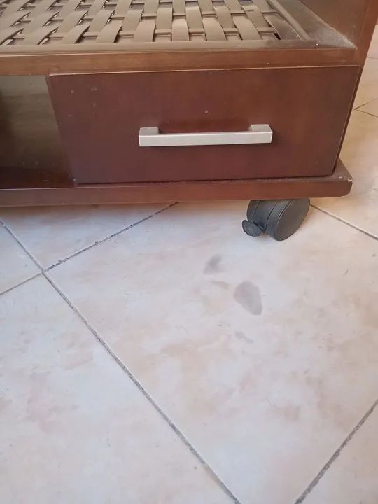 Mesa de Centro em Madeira com Tampo de Vidro - Foto 5