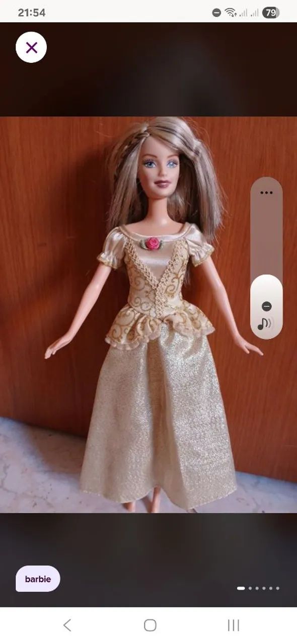 Boneca Barbie com roupa de festa - Foto 5