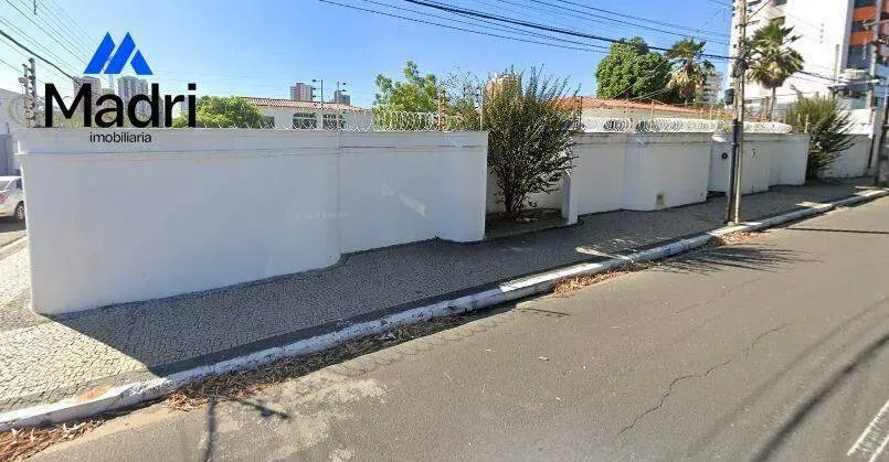 Casa comercial na Av. Senador Área Leão