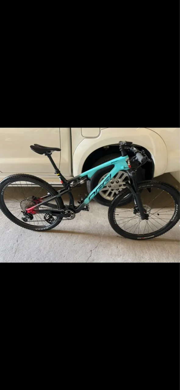Bicicleta oggi cattura sport ! Carbono