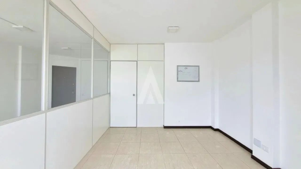 Sala Comercial à venda no bairro CENTRO em JOINVILLE, por R$ 285.000.00. - Foto 4