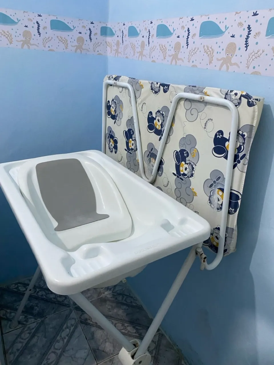 Trocador de Bebê com Banheira - Prático e Seguro