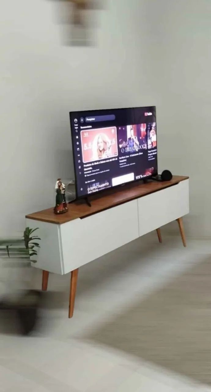 Rack para Tv na cor branca e com tampo amadeirado  - Foto 2
