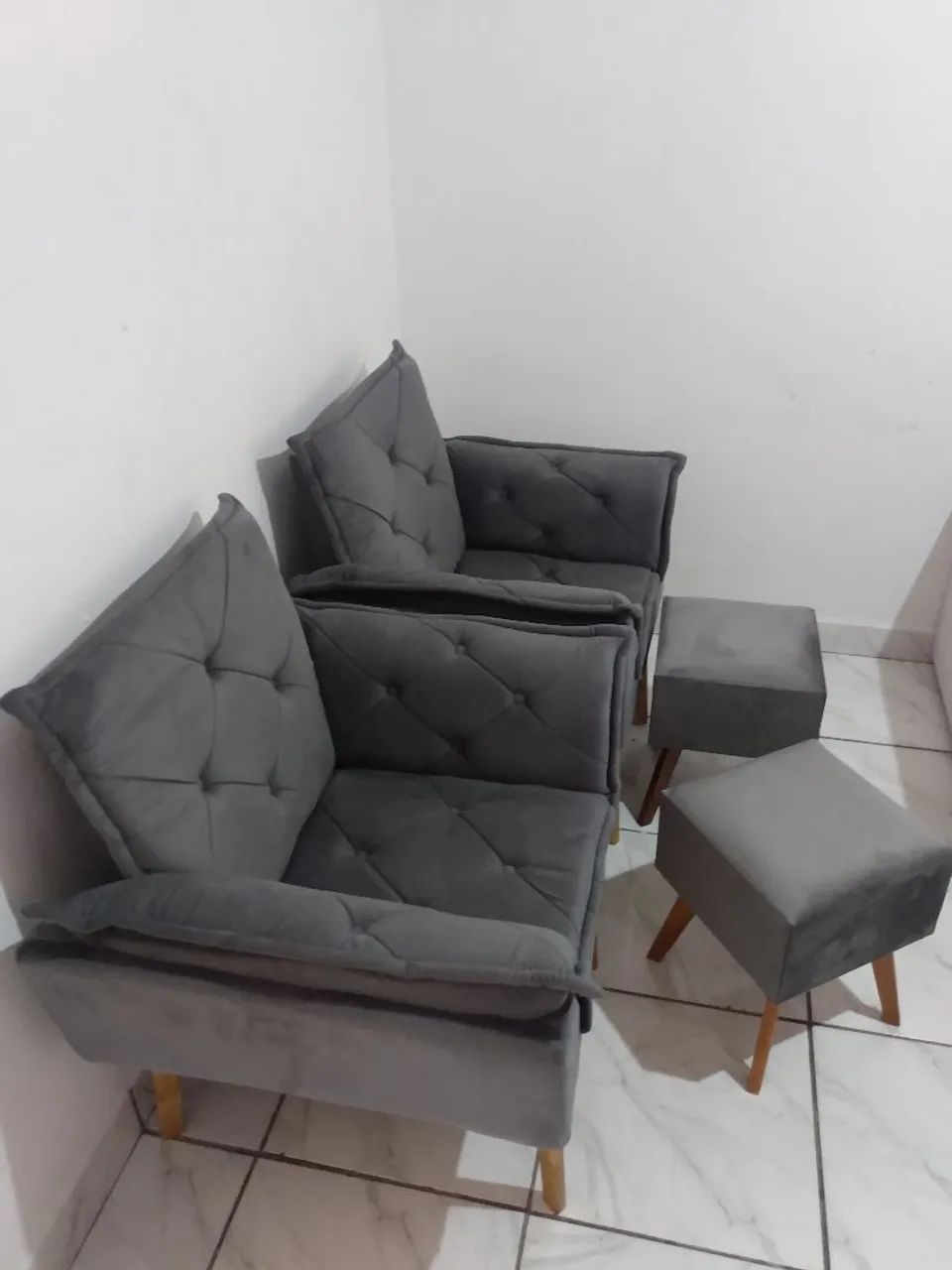 Poltronas de Veludo Cinza - Conforto e Elegância