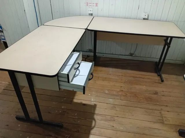mesa de escritorio em l com gaveta otimo estado - Foto 2