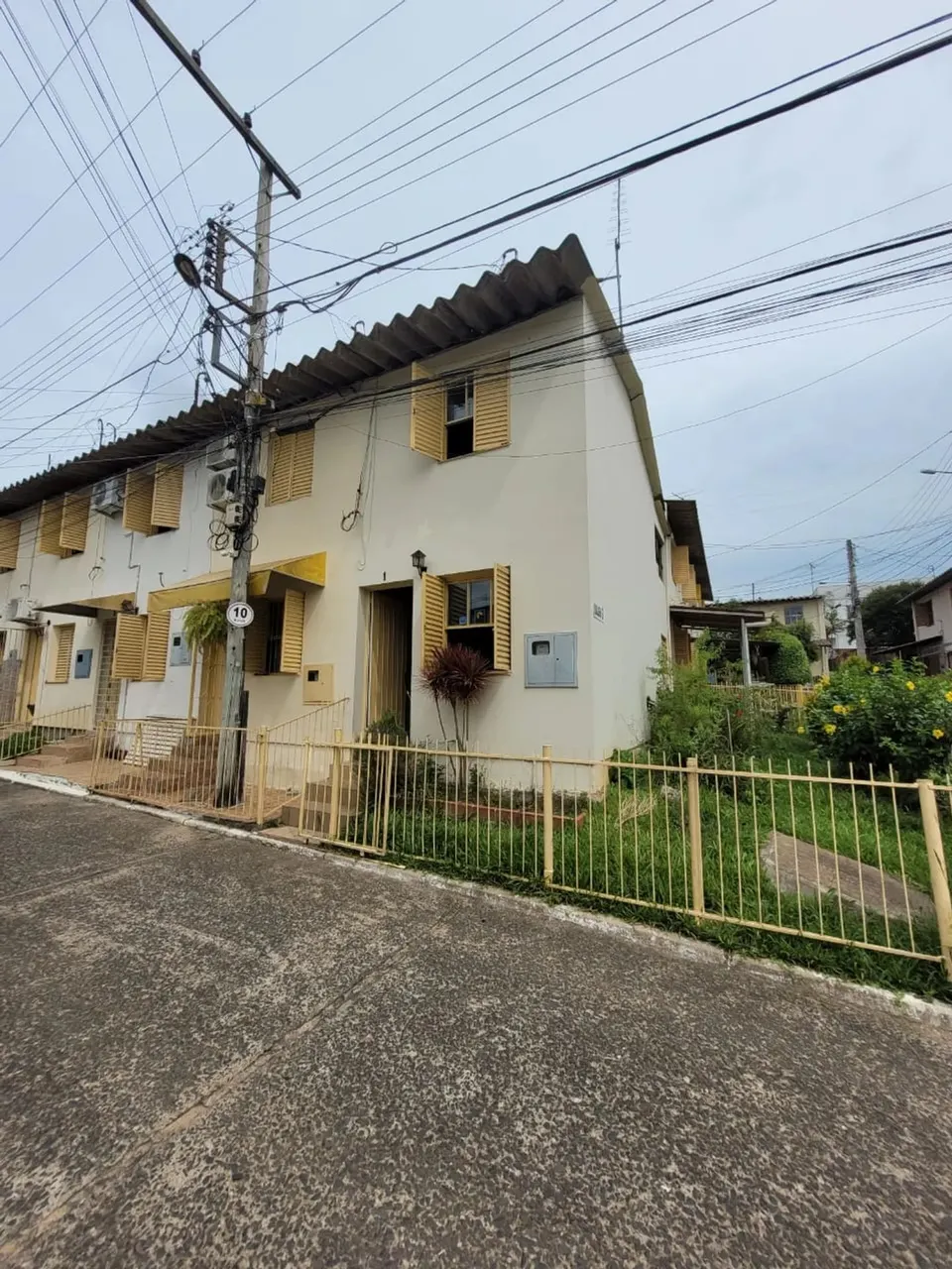 Sobrado para aluguel e venda tem 72 metros quadrados com 2 quartos em Cavalhada - Porto Al