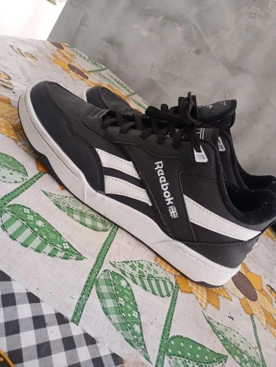 Tênis Reebok Preto e Branco