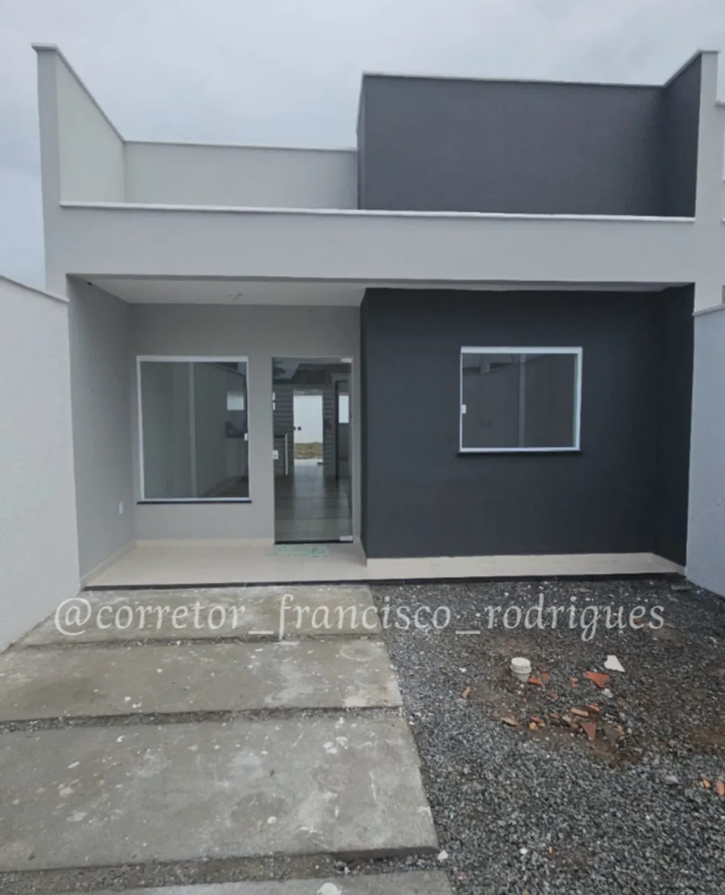 VENDO-Casa 2/4 sendo 1 suíte. Bairro: Tomba-Próximo ao. Assaí Atacadista.