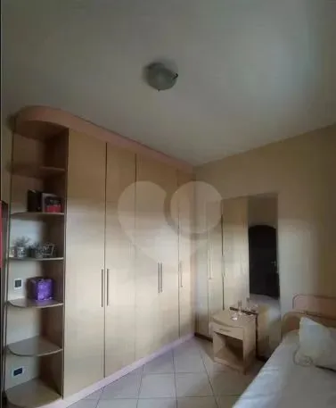 Sobrado para venda possui 312 metros quadrados com 3 quartos em Campo Comprido - Curitiba