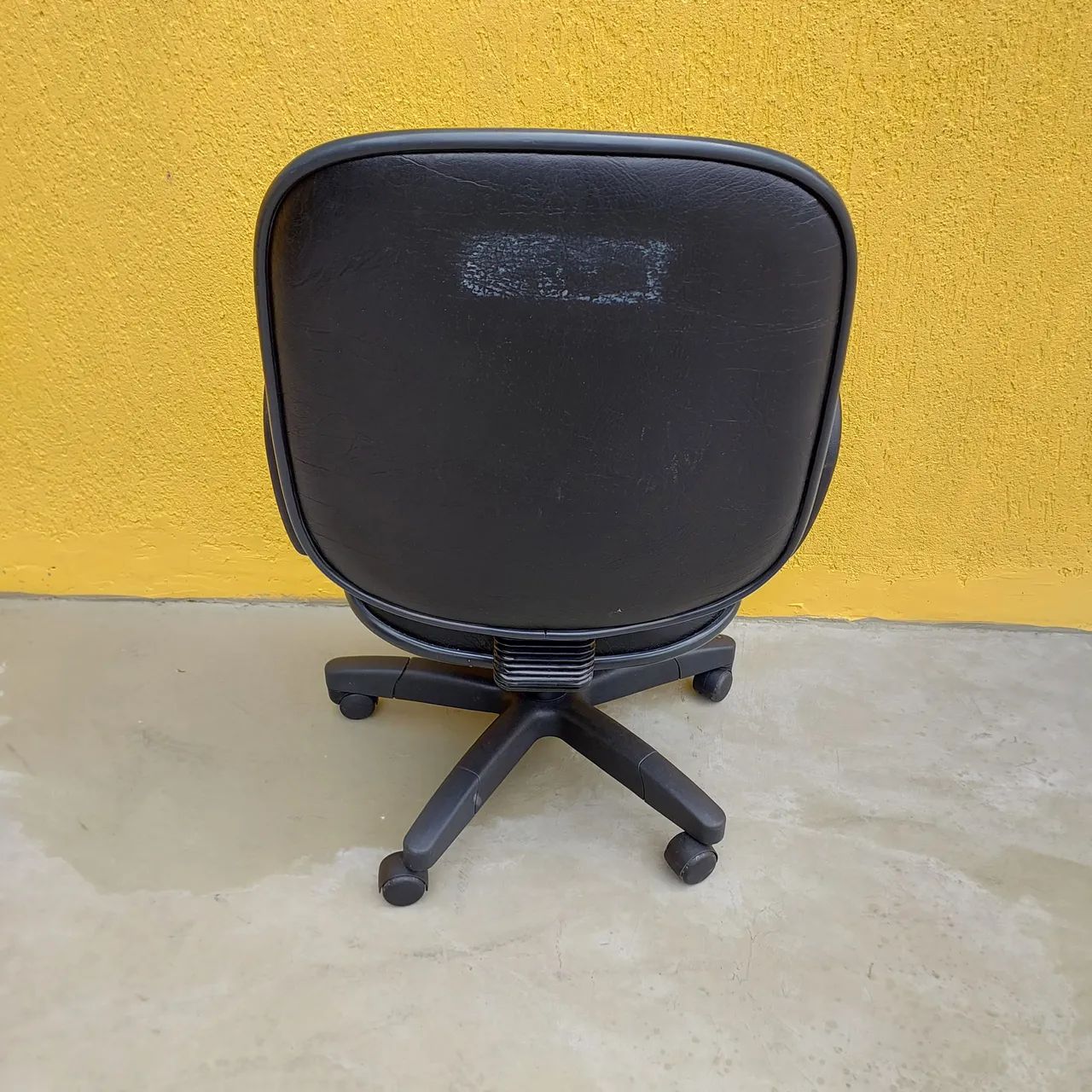 Cadeira escritorio com braços fixos  - Foto 4