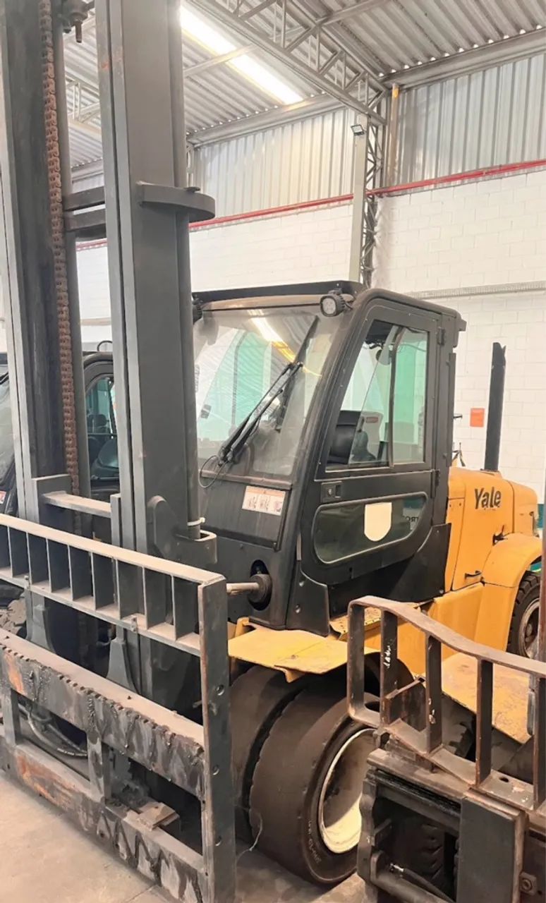 Empilhadeira Yale GP190VX ano 2014, à Diesel, com torre de 5,40 metros, em SP