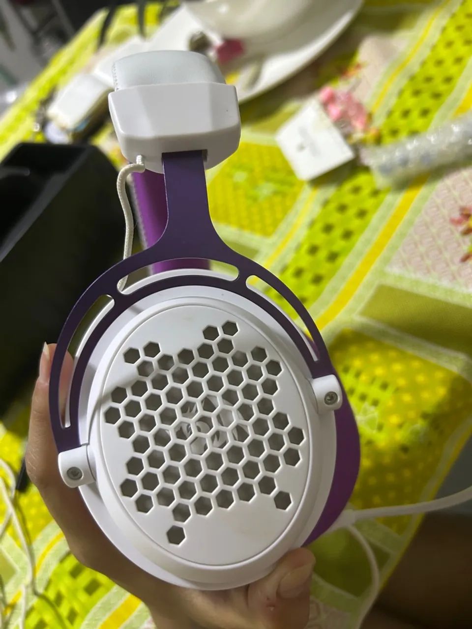 HEADSET GAMER REDRAGON DIOMEDES BRANCO COM ROXO - Foto 4