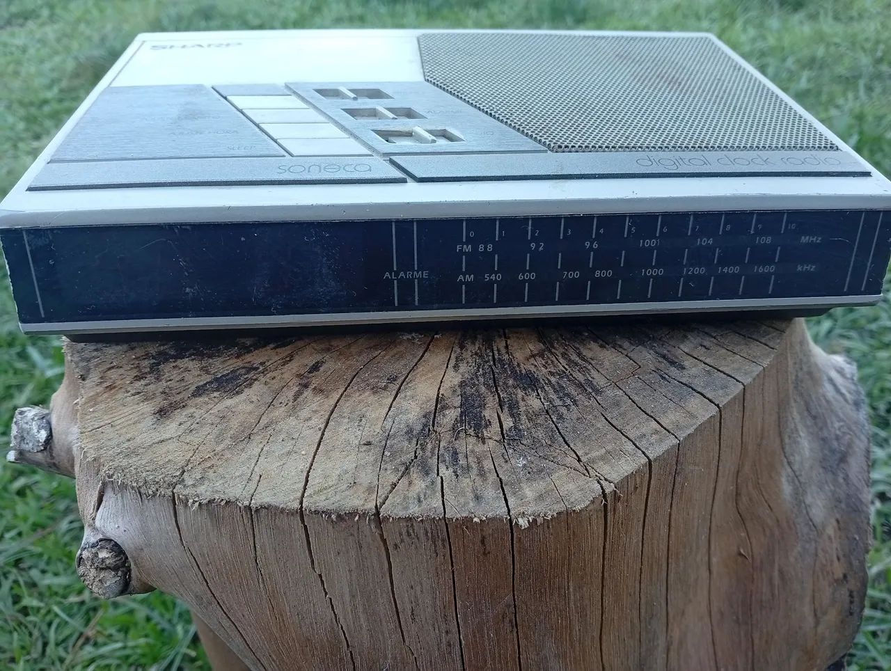 Rádio relógio antigo64295456653313121