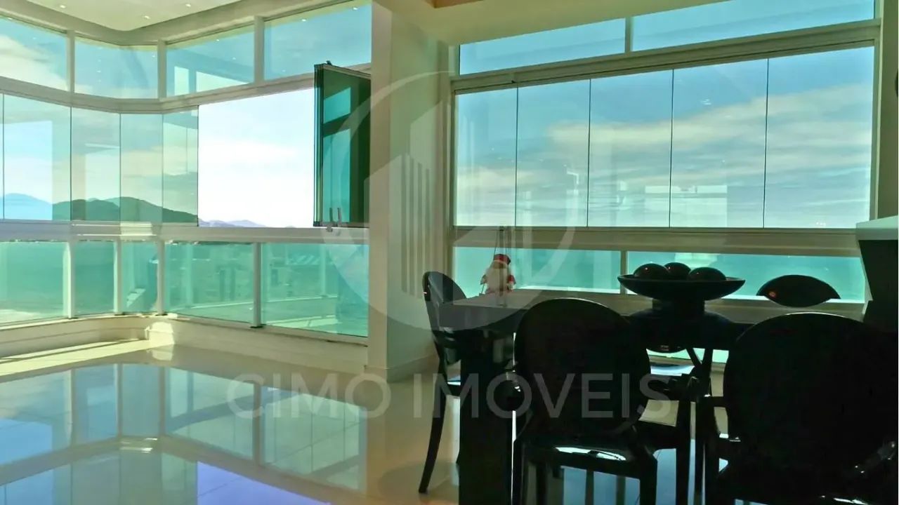 Cobertura na Beira-Mar de Itapema com 3 suítes e 260m² privativos