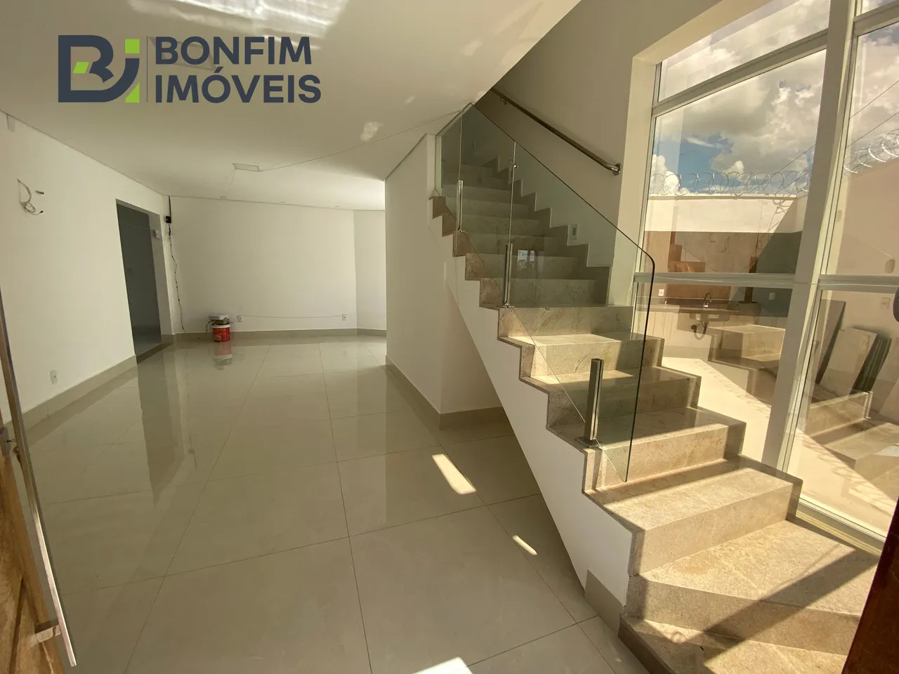 Duplex novo com aprox 190 m2 no bairro Grã-Duquesa - vista definita Ibituruna