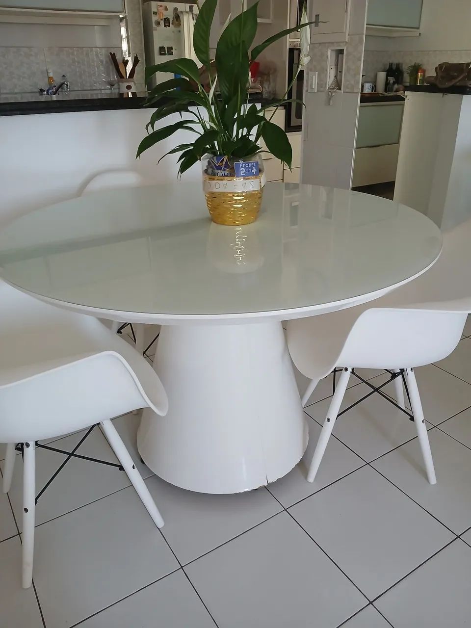 Linda Mesa laqueada. + 4 cadeiras. - Foto 4