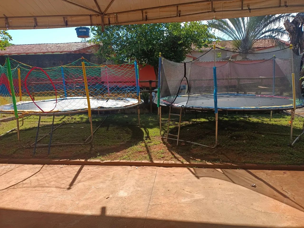 2 Trampolins - Diversão garantida! De: 3,49 gigante Leve dois e pague por um 