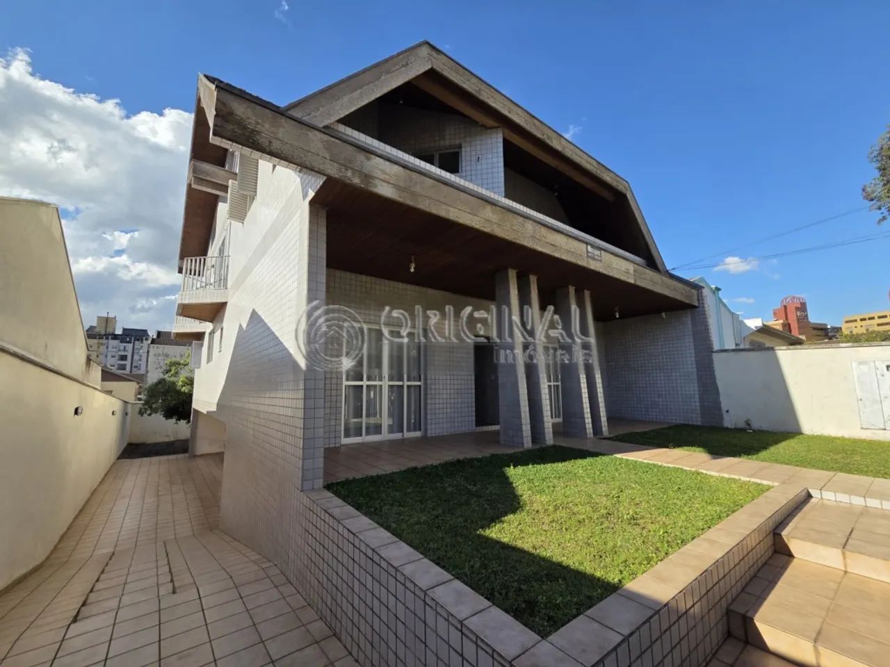 CASA COMERCIAL PARA LOCAÇÃO.
