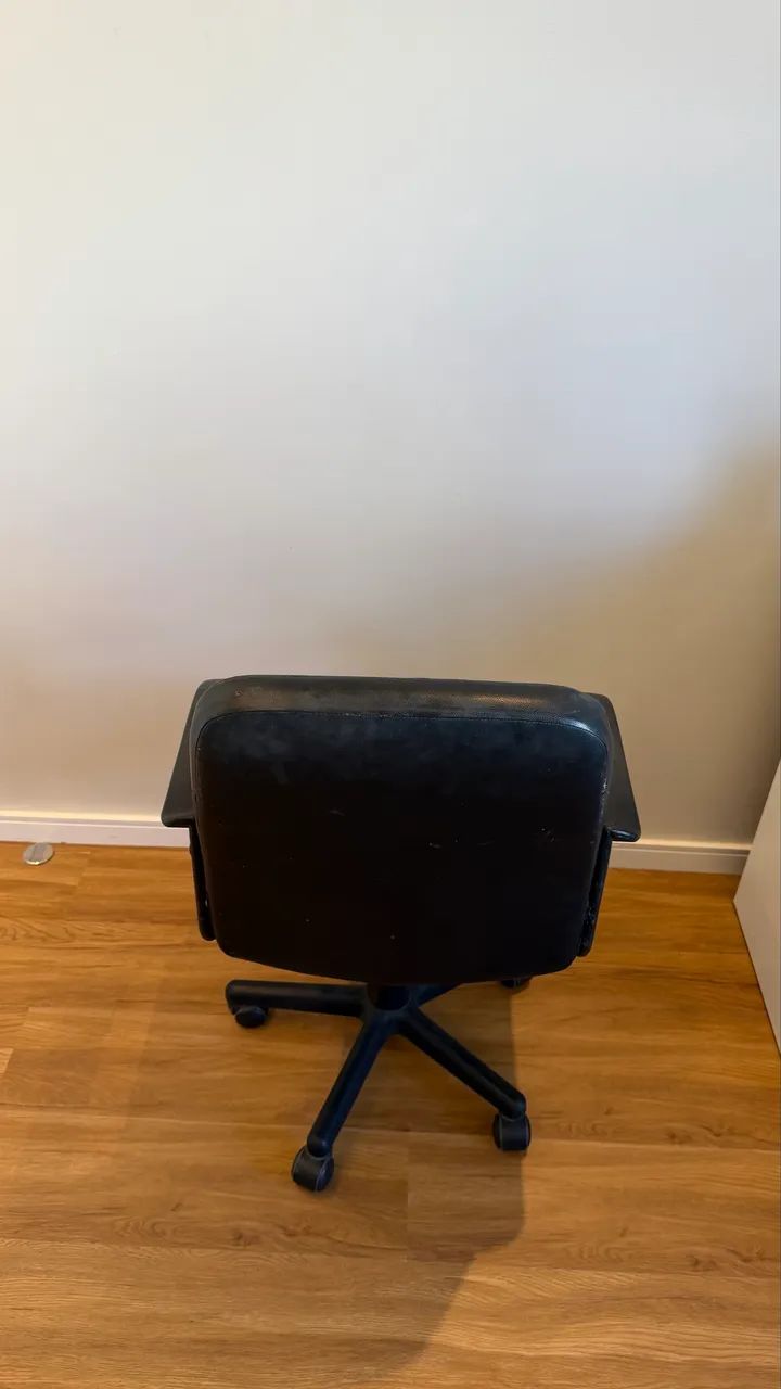 Cadeira para escritório - preta  - Foto 2
