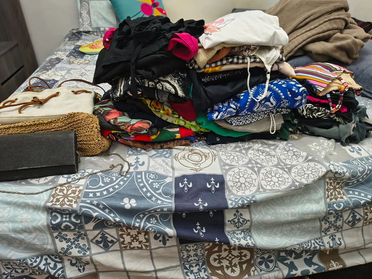 Lote de roupas - Foto 2