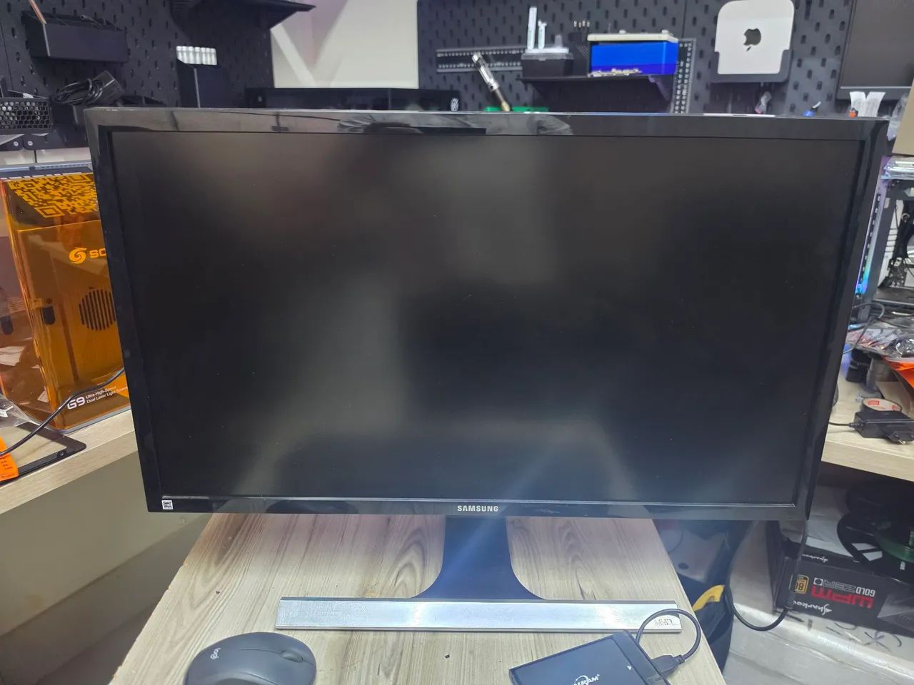 Monitor UHD Samsung 28" 4k, 1ms, HDMI, DP, Série UE590
