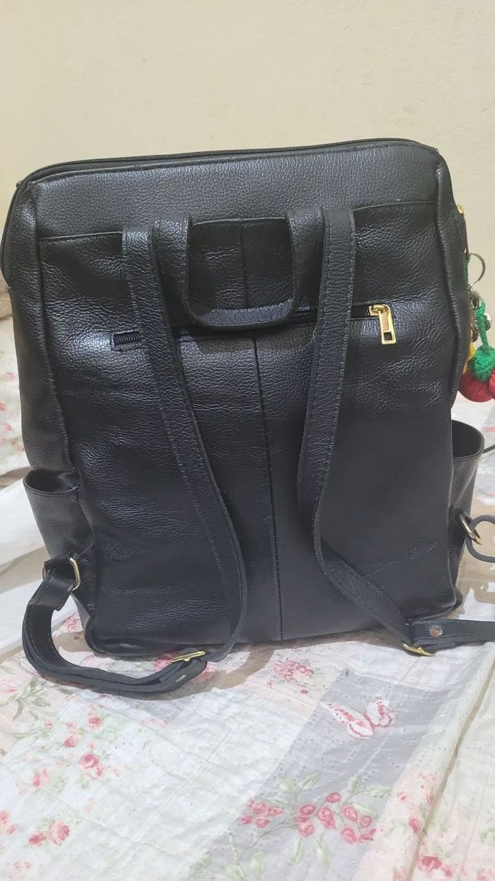 Vendo mochila de couro da constante  - Foto 4
