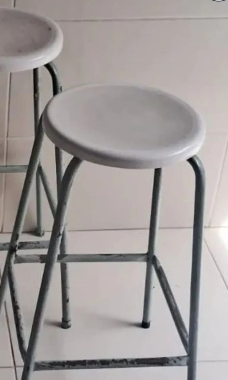 Banqueta Alta de Ferro com Assento de Plástico| Resistente - Foto 3