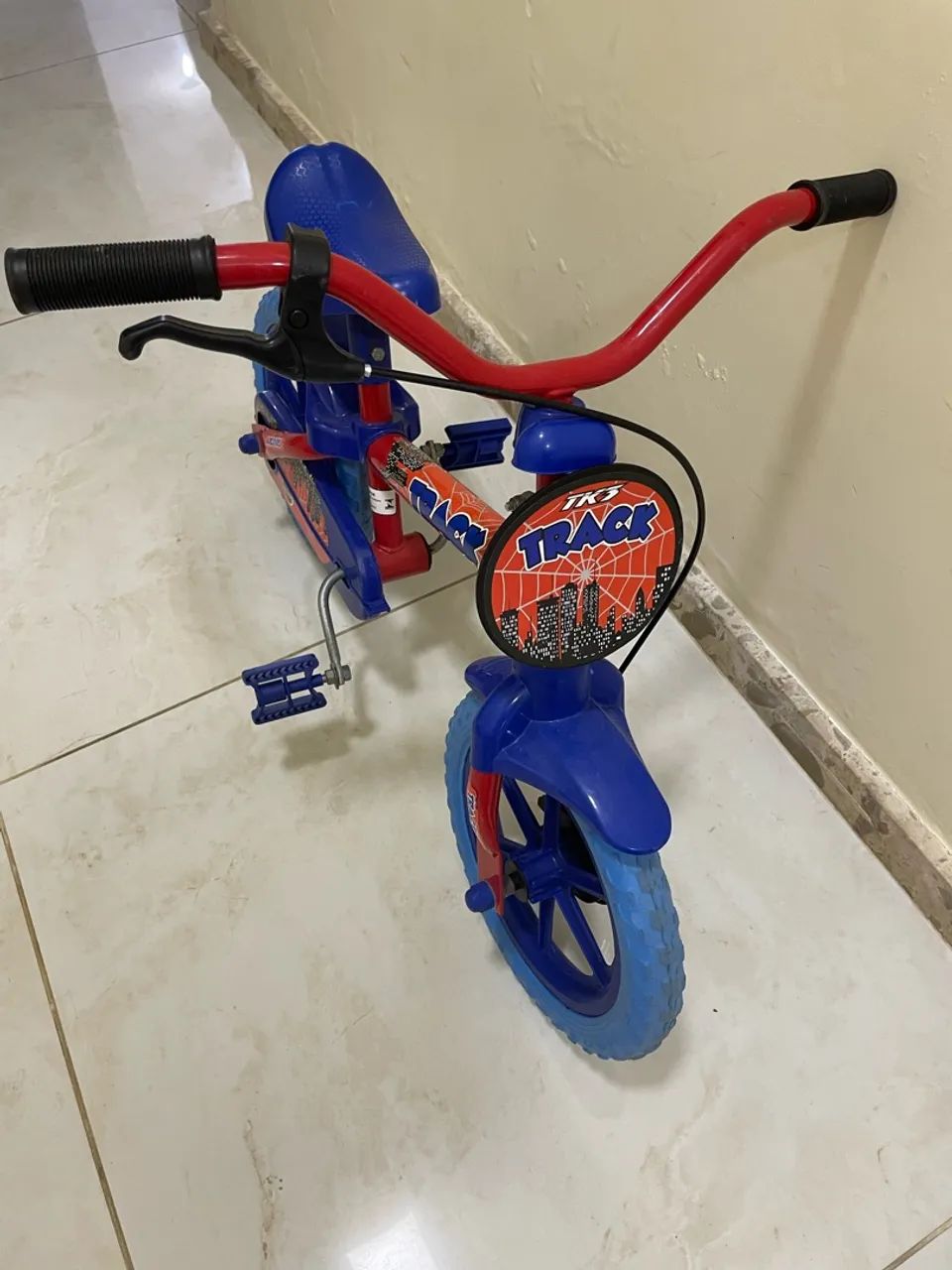 Bicicleta bike infantil aro 12 com rodinhas  - Foto 4