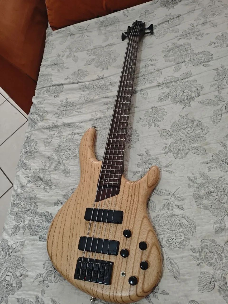 Contra baixo elétrico Cort B5
